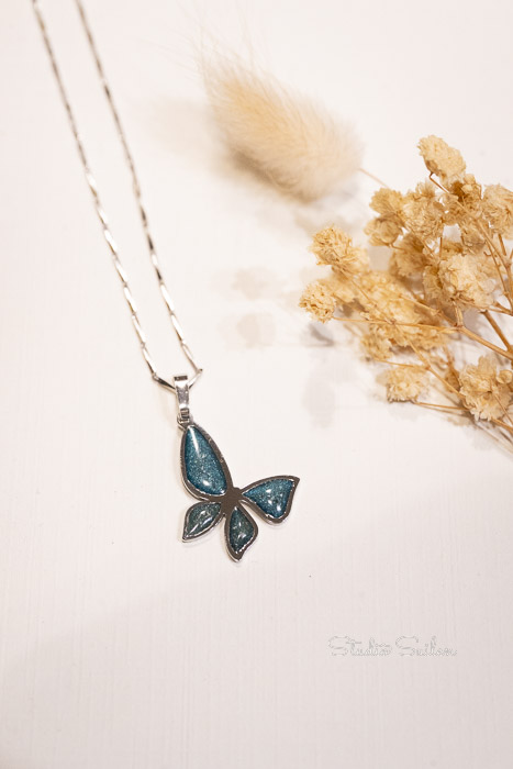 Herinneringssieraad vlinder hangertje rvs zilver met turquoise gevuld met as